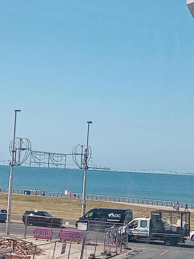 Guest house Rayners Rooms Blackpool